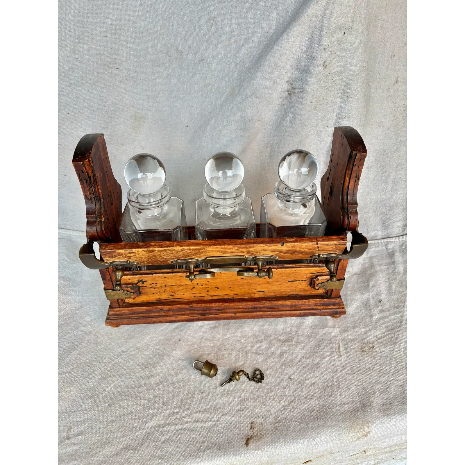 Early 20th Century English Oak Three Decanter Tantalus - Image 9