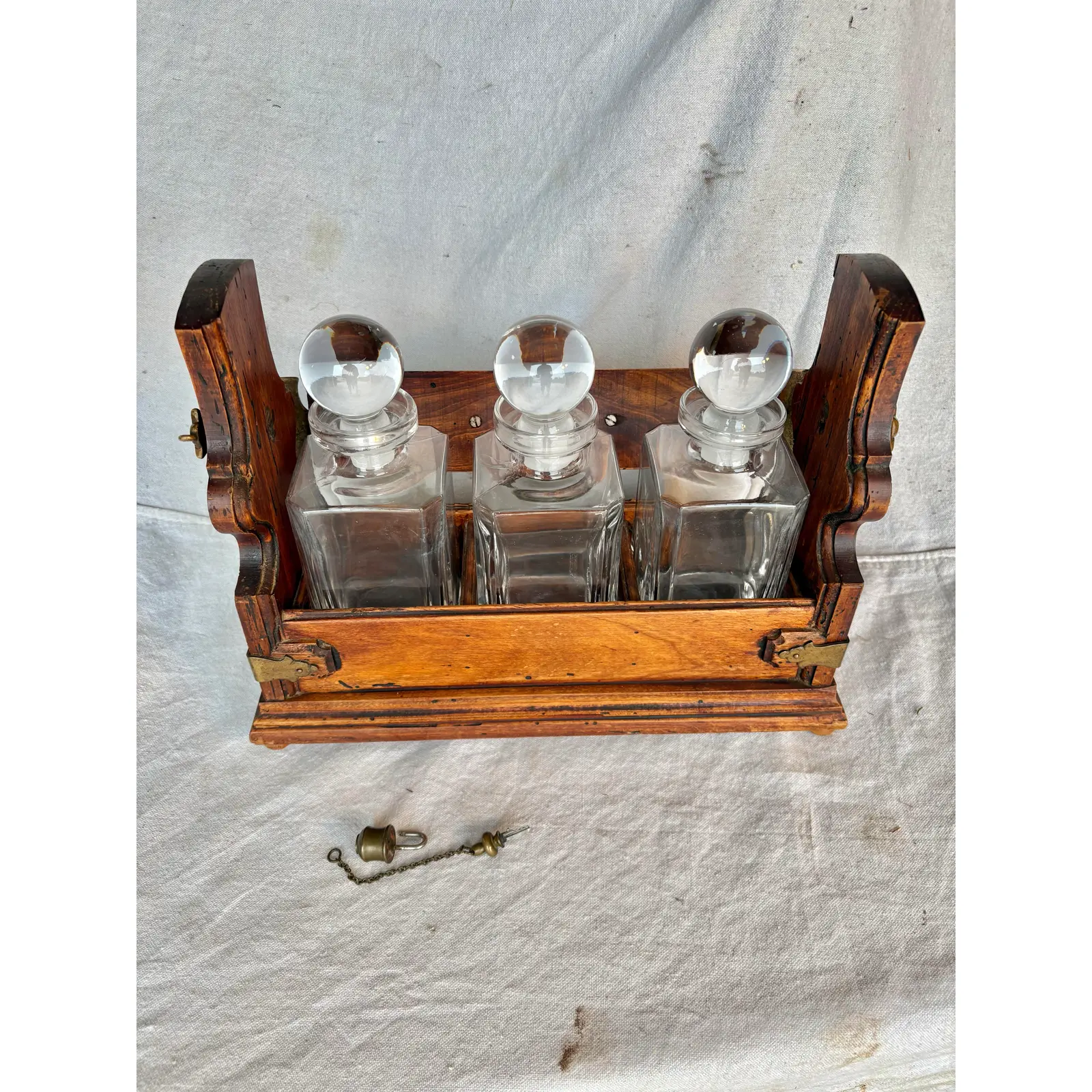 Early 20th Century English Oak Three Decanter Tantalus - Image 10