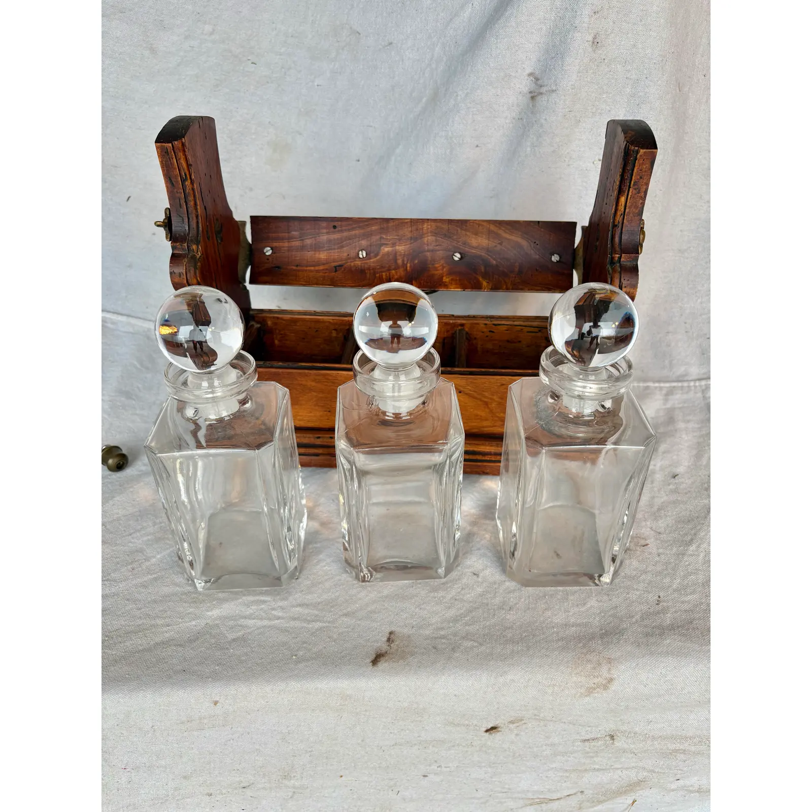 Early 20th Century English Oak Three Decanter Tantalus - Image 11