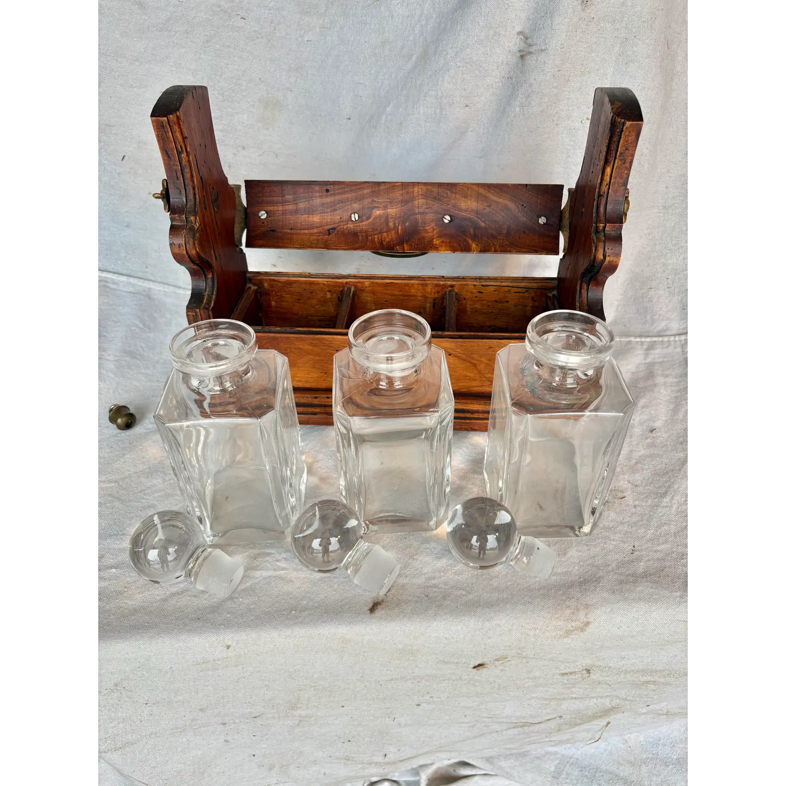 Early 20th Century English Oak Three Decanter Tantalus - Image 12