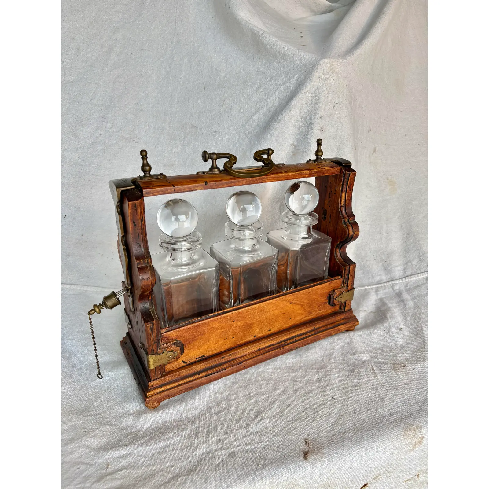 Early 20th Century English Oak Three Decanter Tantalus - Image 2