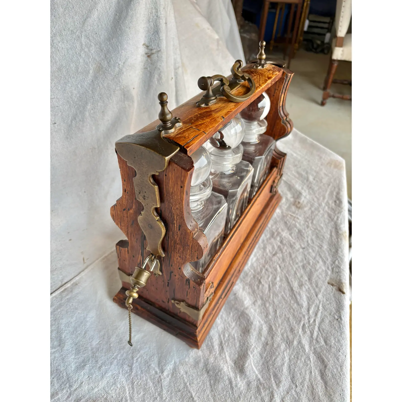 Early 20th Century English Oak Three Decanter Tantalus - Image 4