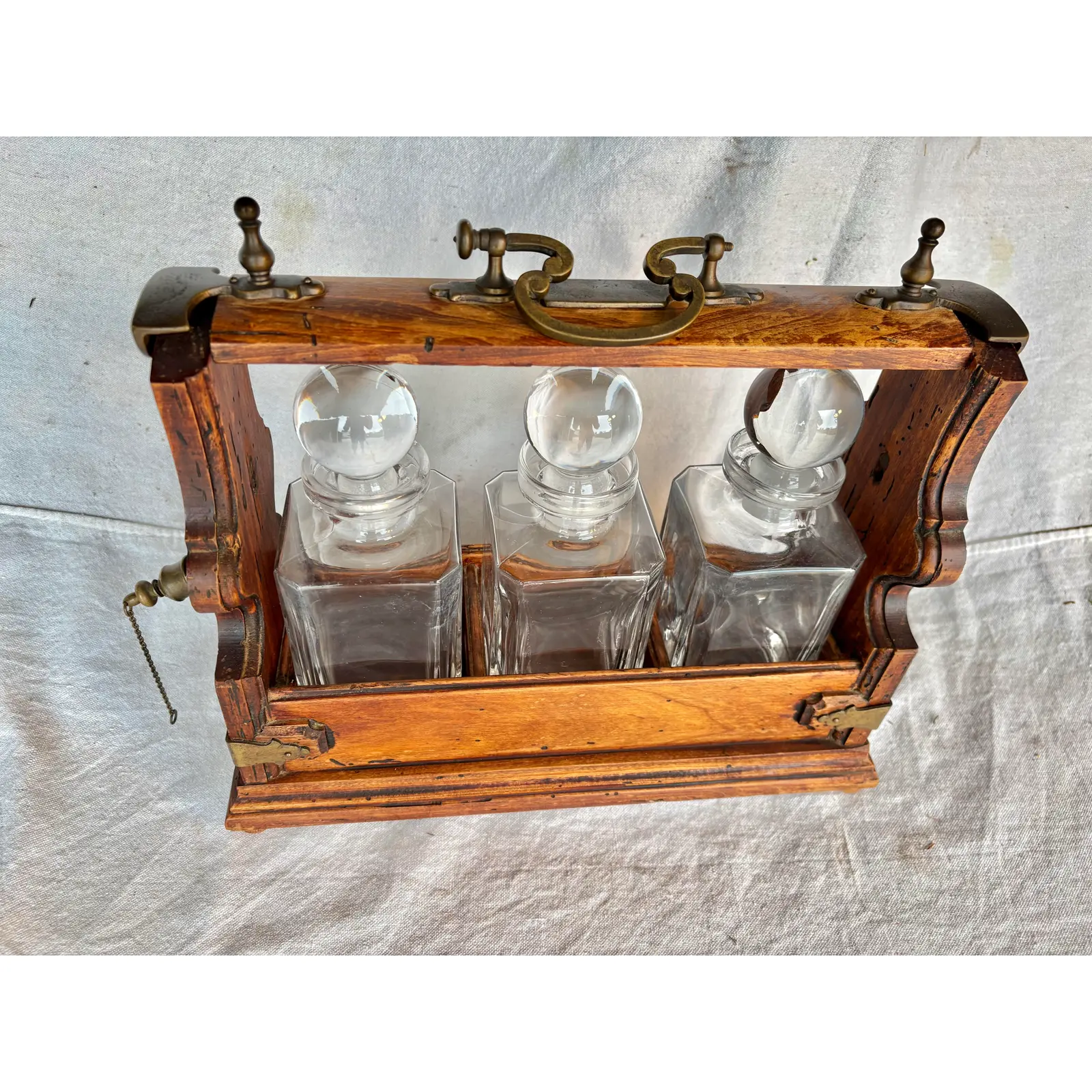 Early 20th Century English Oak Three Decanter Tantalus - Image 6