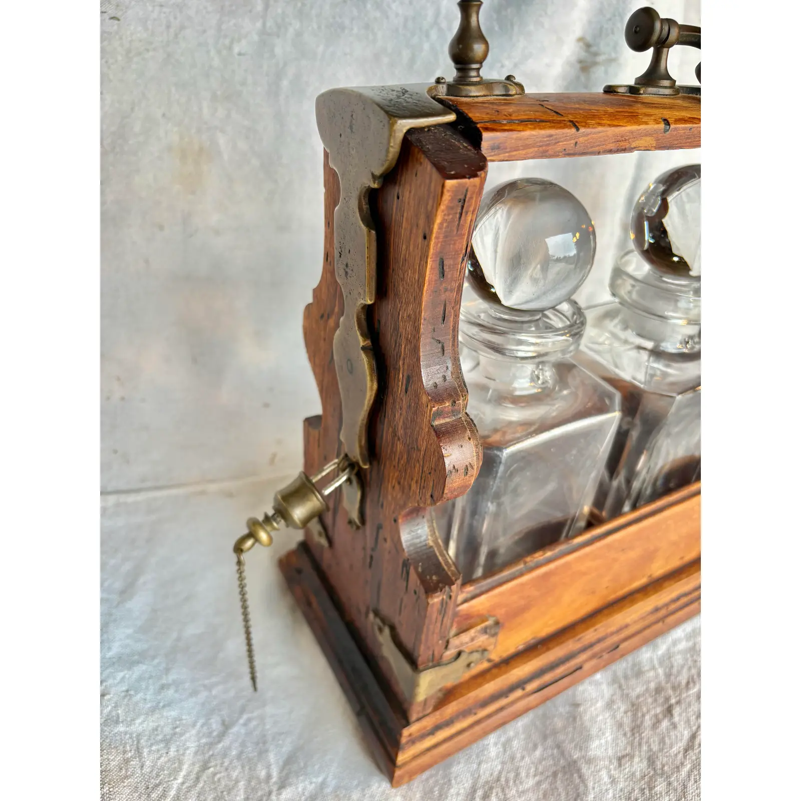 Early 20th Century English Oak Three Decanter Tantalus - Image 7