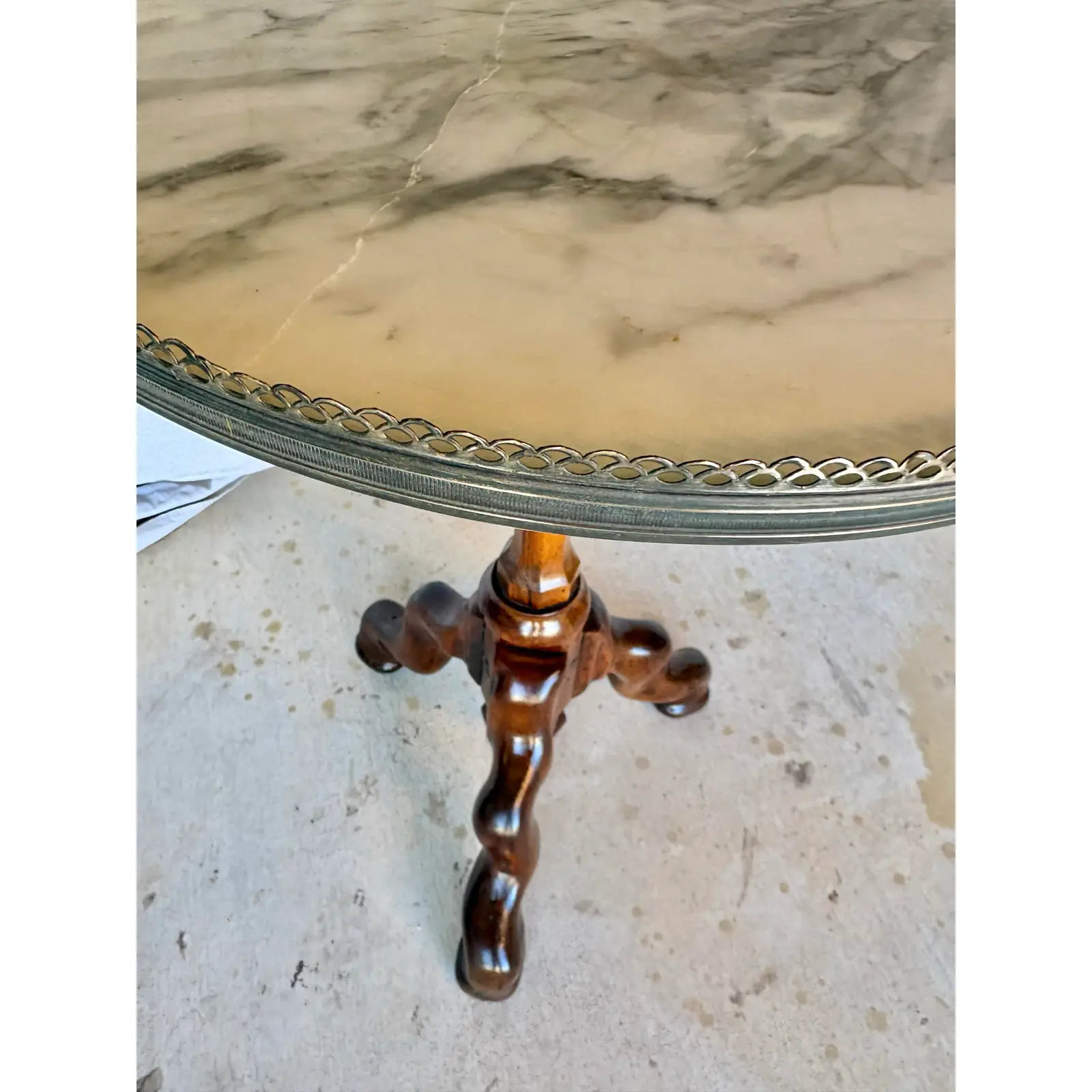 Early 20th Century French Louis XIII Style Walnut and Marble Tripod Side Table - Image 10