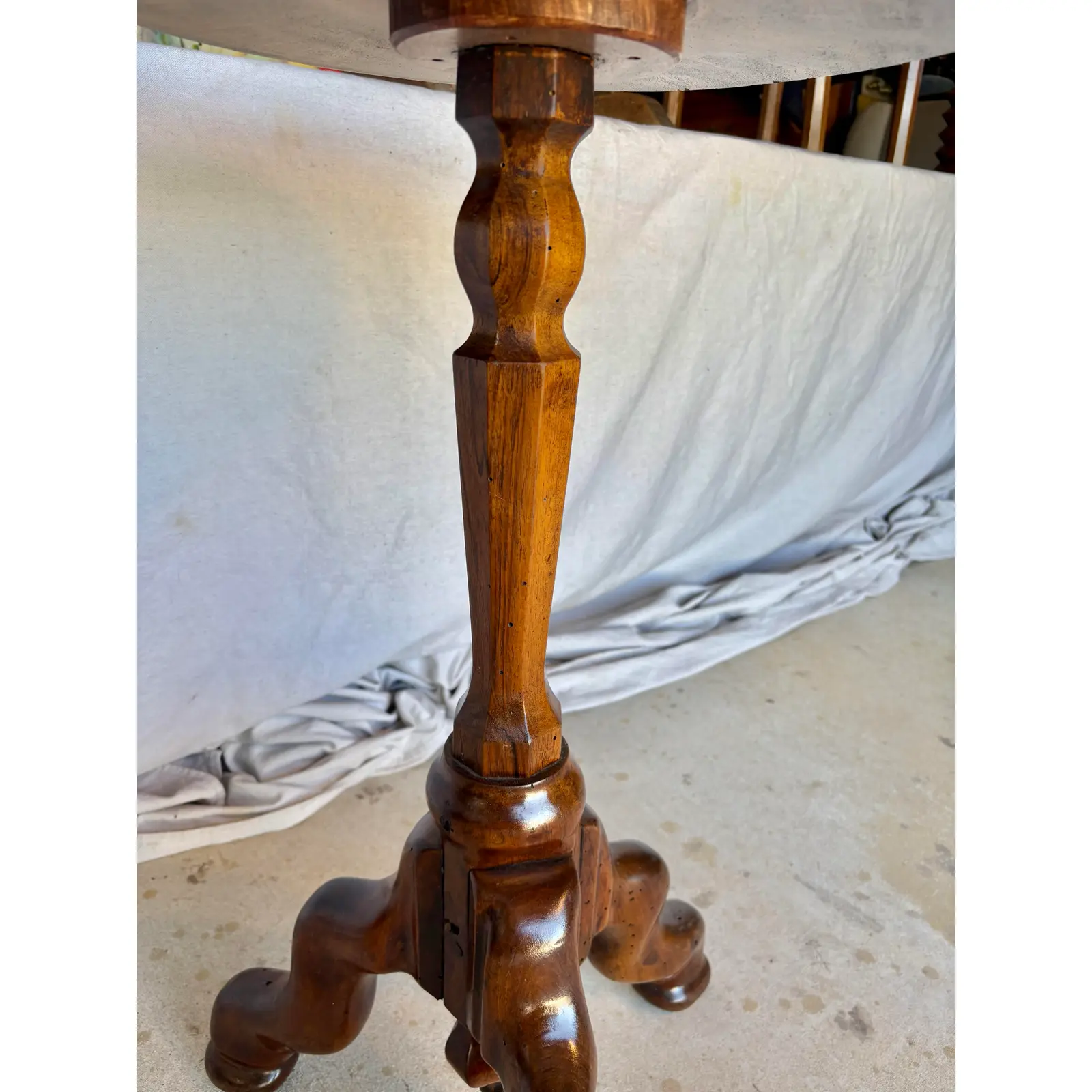 Early 20th Century French Louis XIII Style Walnut and Marble Tripod Side Table - Image 12