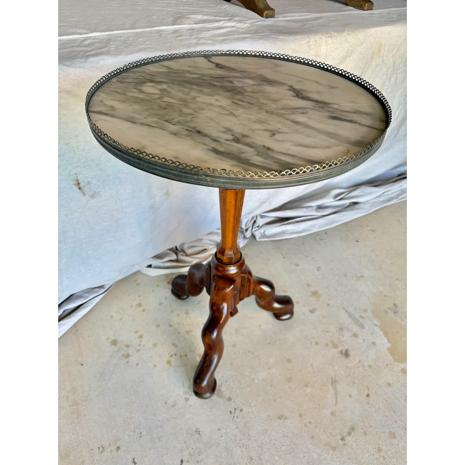Early 20th Century French Louis XIII Style Walnut and Marble Tripod Side Table - Image 13