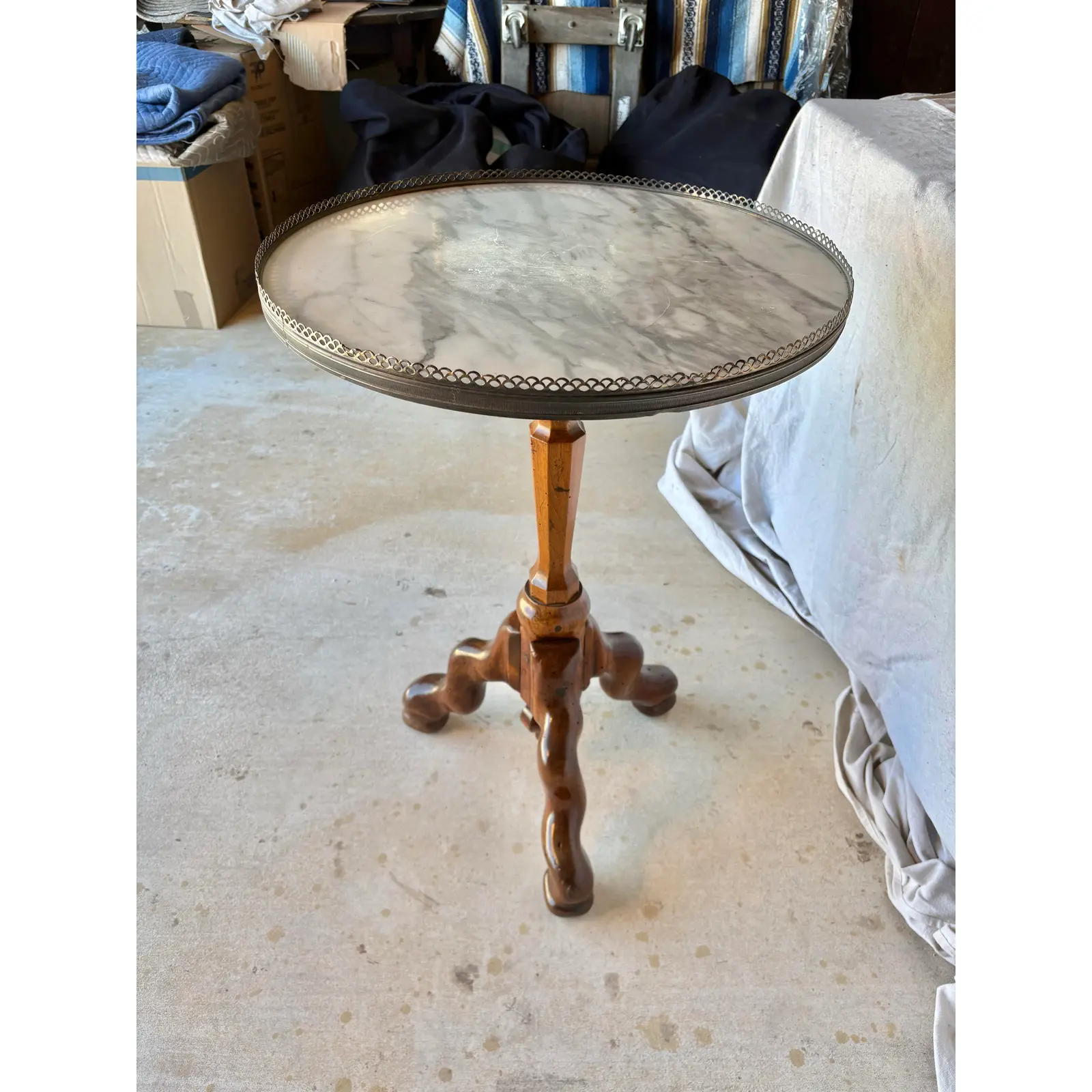 Early 20th Century French Louis XIII Style Walnut and Marble Tripod Side Table - Image 4