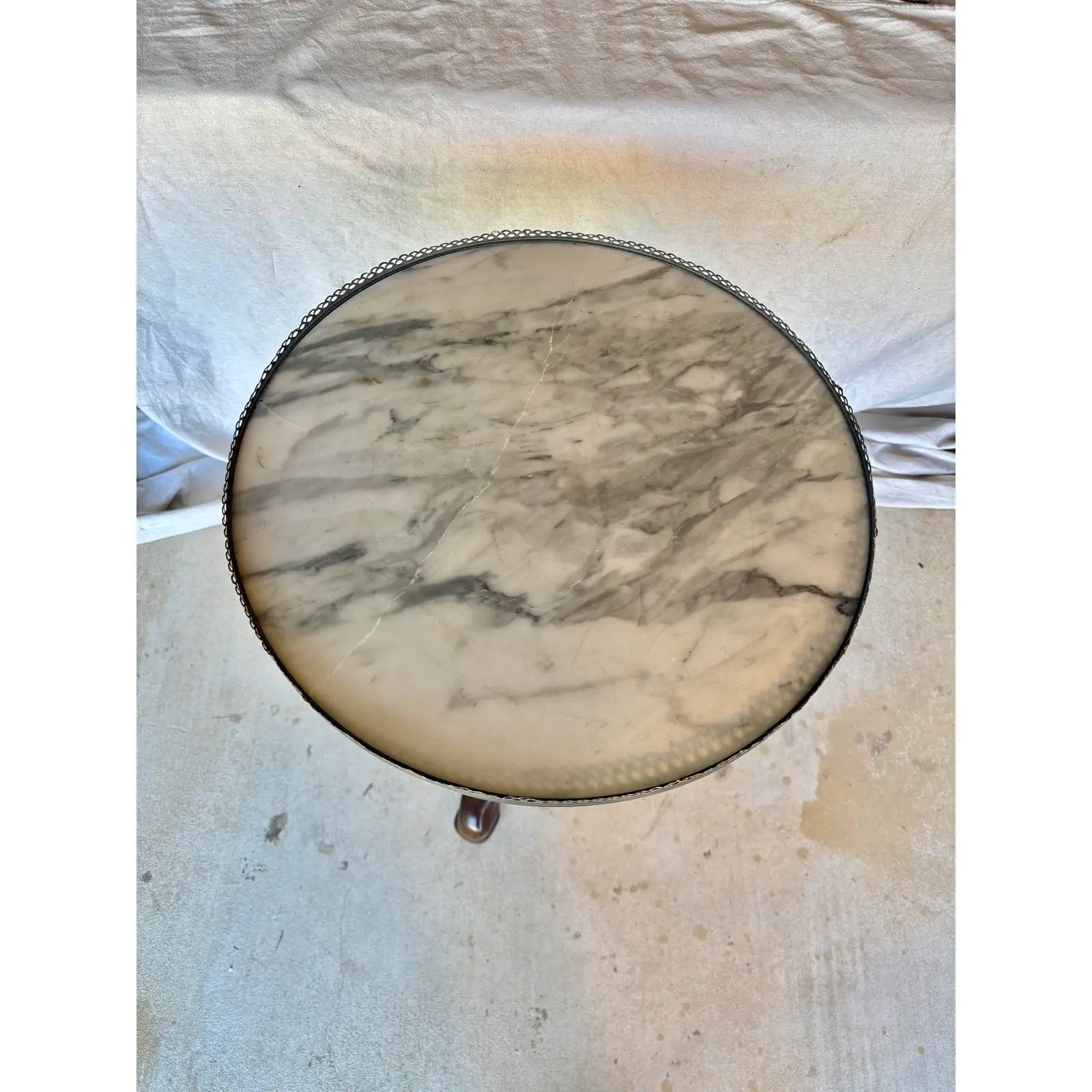 Early 20th Century French Louis XIII Style Walnut and Marble Tripod Side Table - Image 5