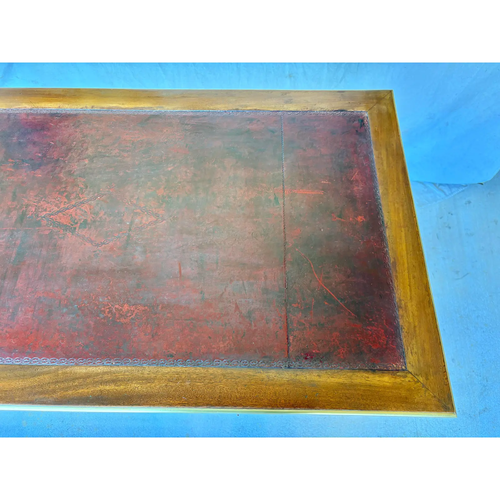 Early 20th Century French Louis XVI Style Walnut and Brass Leather Top Desk - Image 11
