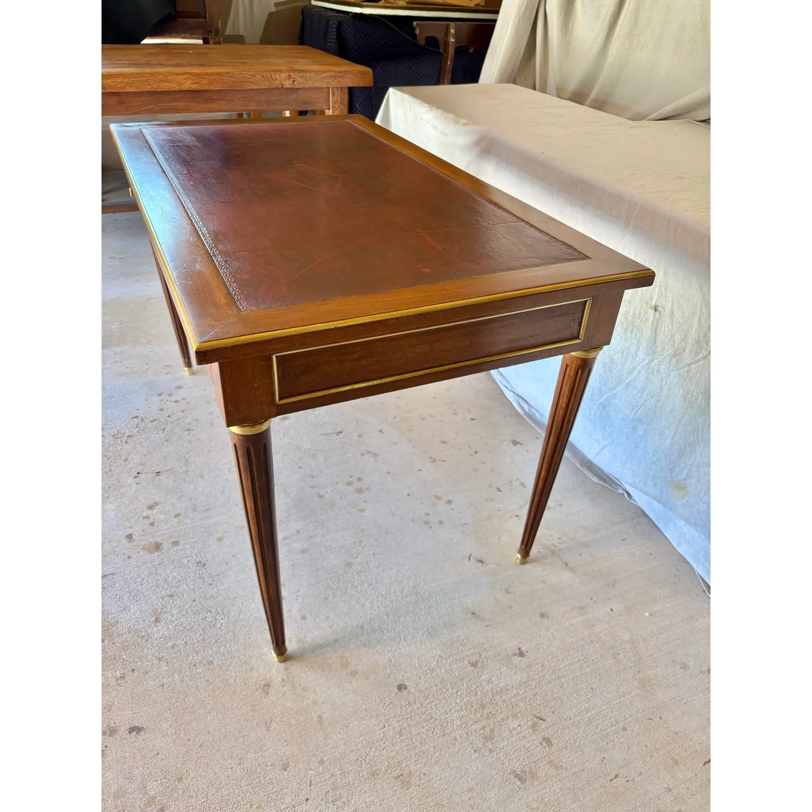 Early 20th Century French Louis XVI Style Walnut and Brass Leather Top Desk - Image 5