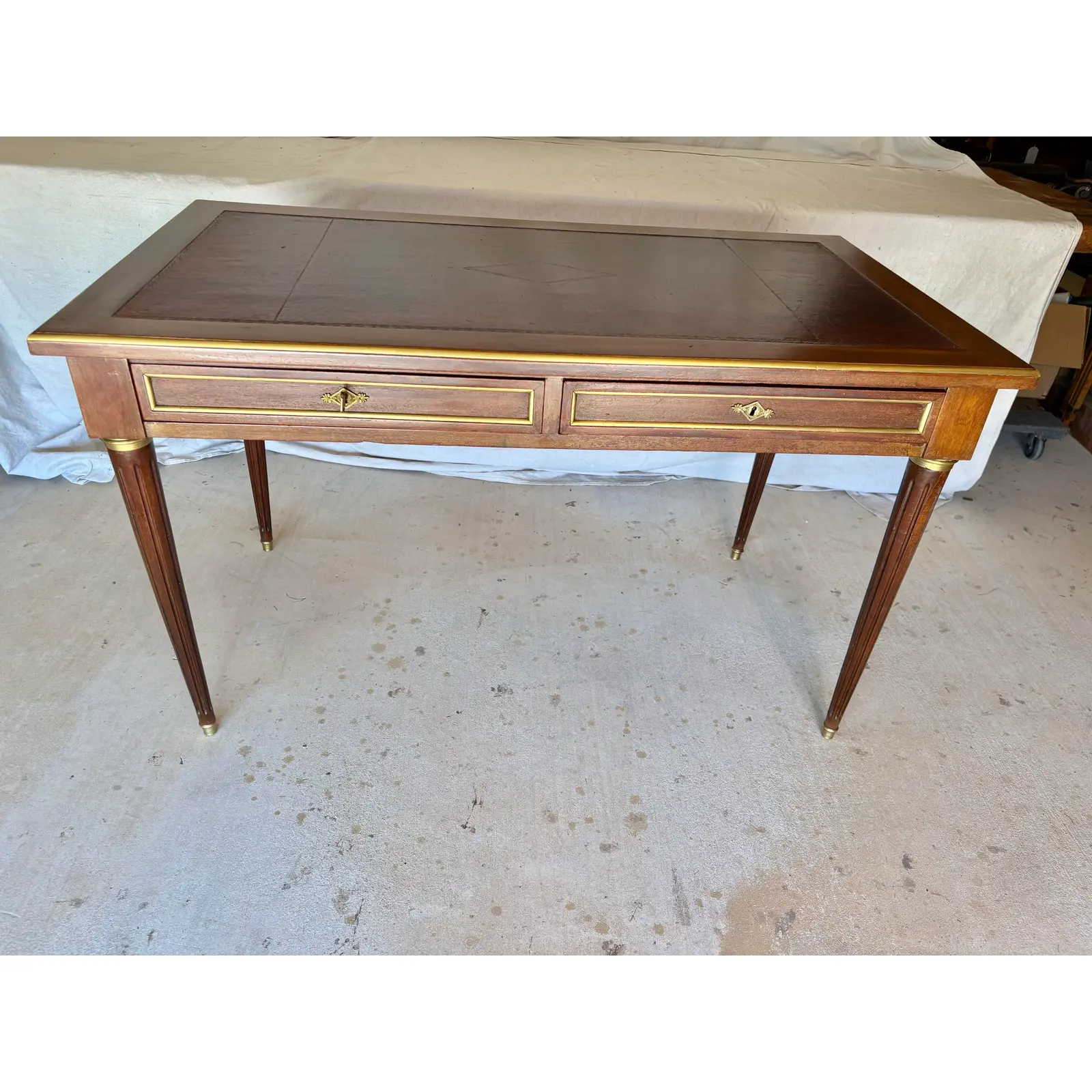 Early 20th Century French Louis XVI Style Walnut and Brass Leather Top Desk - Image 6