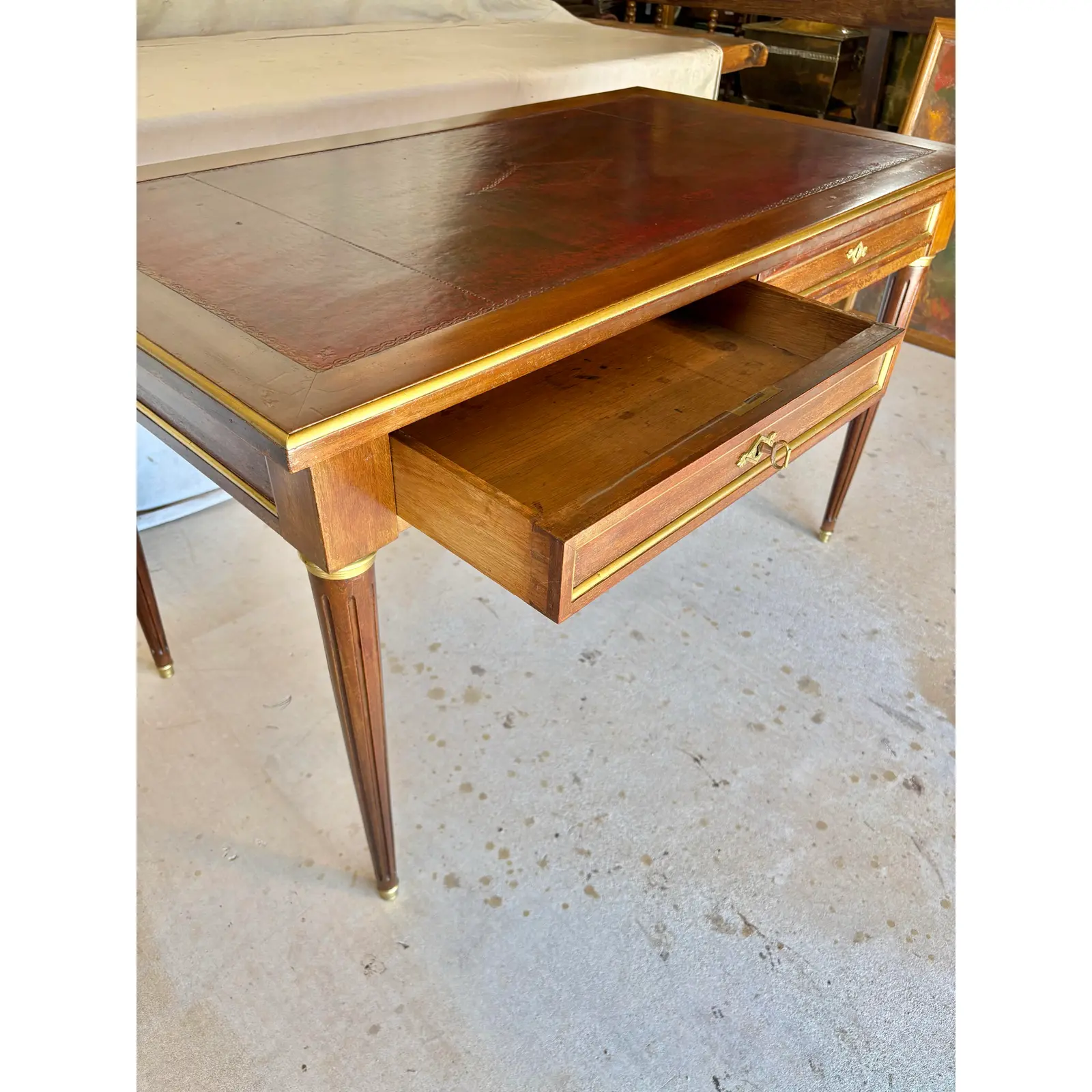 Early 20th Century French Louis XVI Style Walnut and Brass Leather Top Desk - Image 7